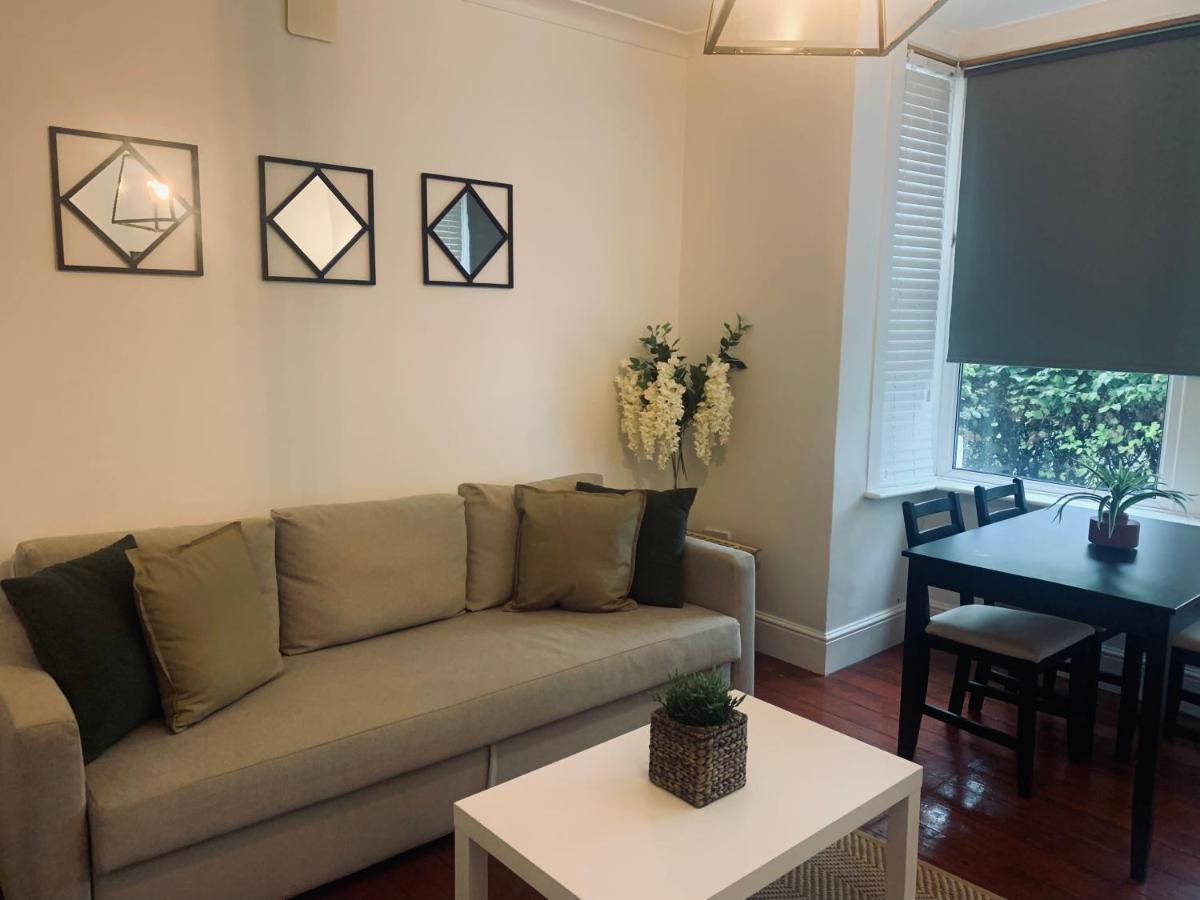 Unique 2 Bedroom Apartment In London/ Excel / Olympic City Close To Central Line Tube Station With Gated Parking Space Luaran gambar