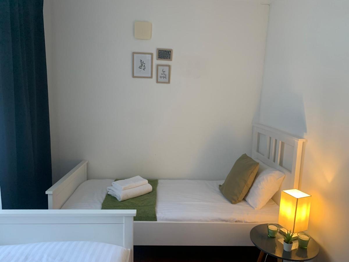 Unique 2 Bedroom Apartment In London/ Excel / Olympic City Close To Central Line Tube Station With Gated Parking Space Luaran gambar