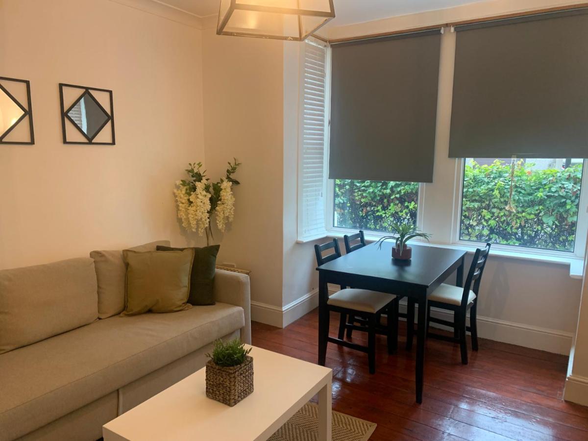 Unique 2 Bedroom Apartment In London/ Excel / Olympic City Close To Central Line Tube Station With Gated Parking Space Luaran gambar
