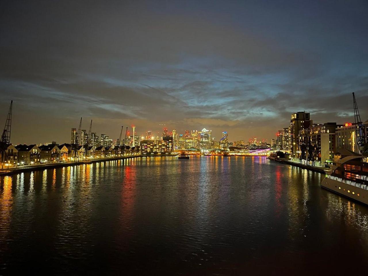 Unique 2 Bedroom Apartment In London/ Excel / Olympic City Close To Central Line Tube Station With Gated Parking Space Luaran gambar